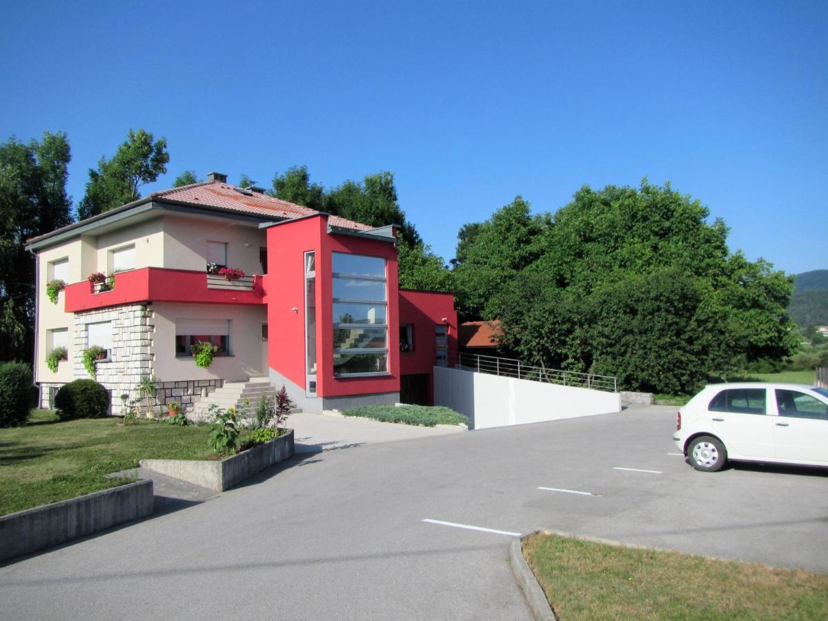 Bed and Breakfast Pod Orehi Postojna Zewnętrze zdjęcie