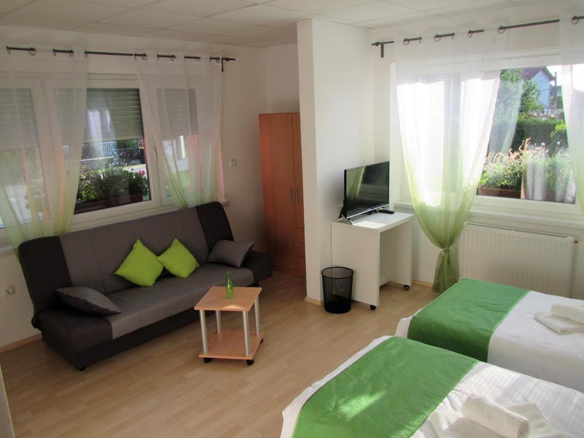 Bed and Breakfast Pod Orehi Postojna Zewnętrze zdjęcie