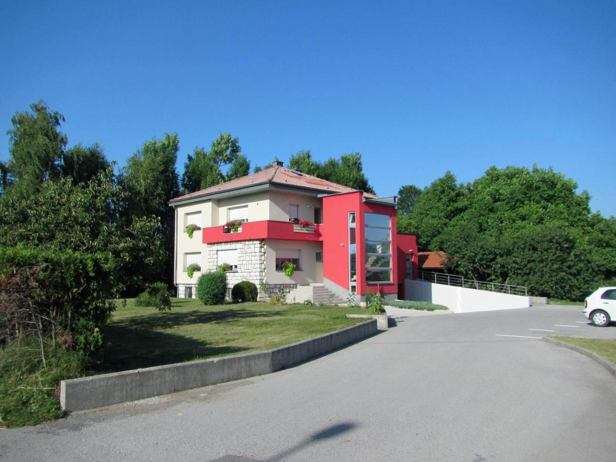 Bed and Breakfast Pod Orehi Postojna Zewnętrze zdjęcie