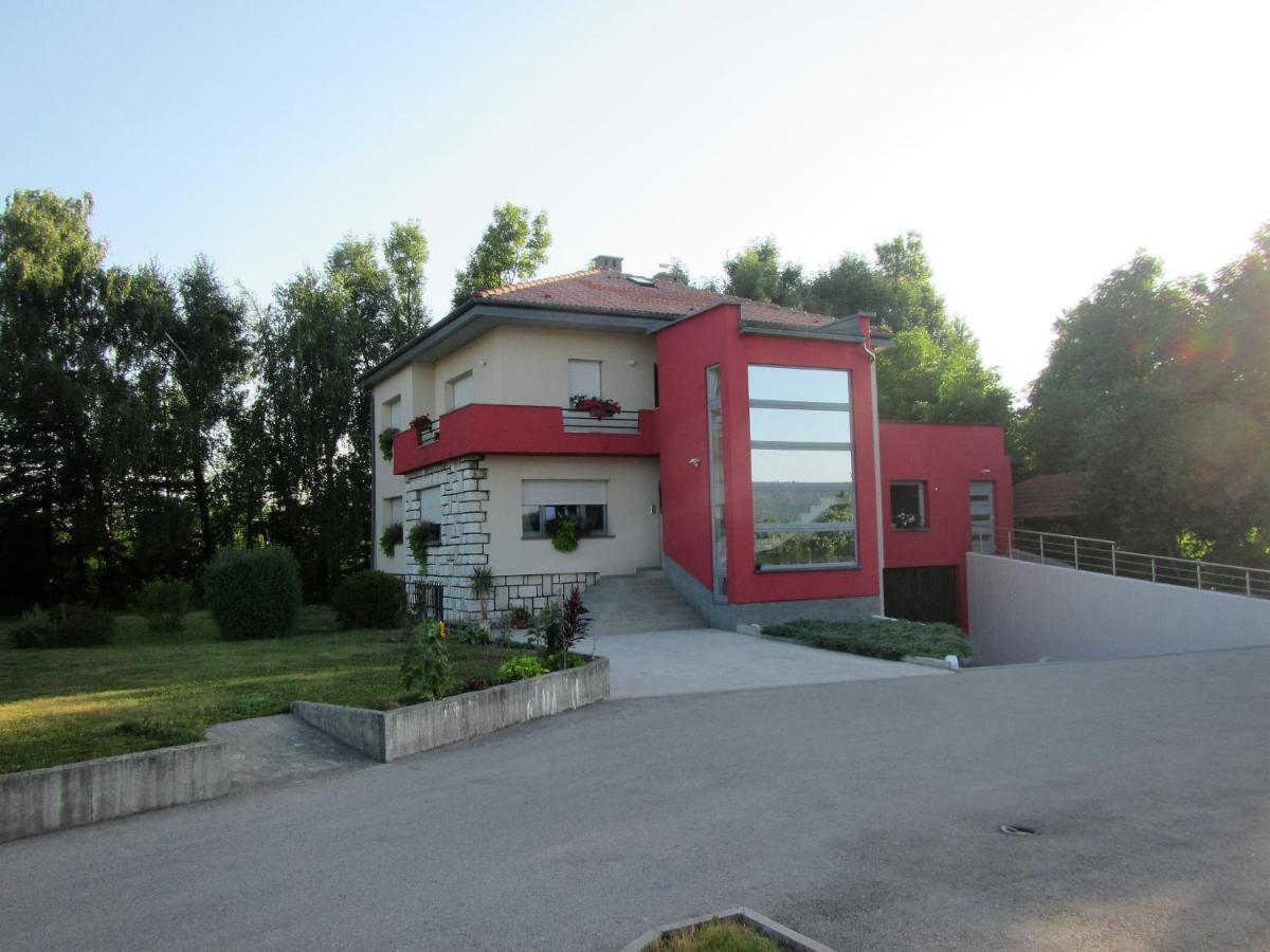 Bed and Breakfast Pod Orehi Postojna Zewnętrze zdjęcie