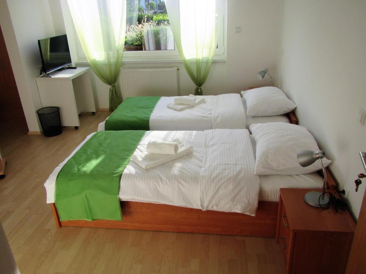 Bed and Breakfast Pod Orehi Postojna Zewnętrze zdjęcie