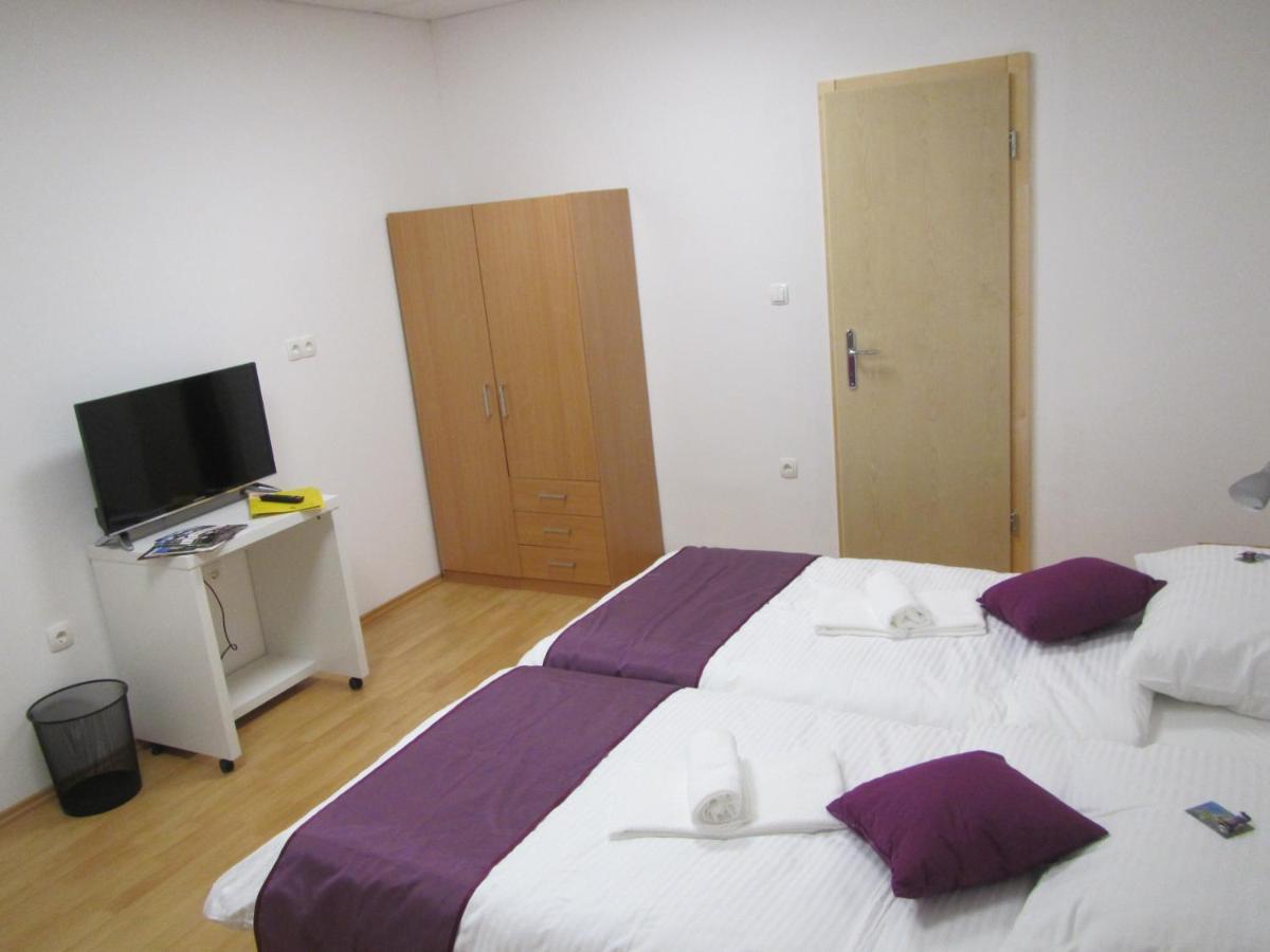 Bed and Breakfast Pod Orehi Postojna Zewnętrze zdjęcie