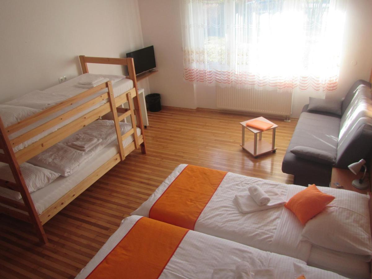 Bed and Breakfast Pod Orehi Postojna Zewnętrze zdjęcie